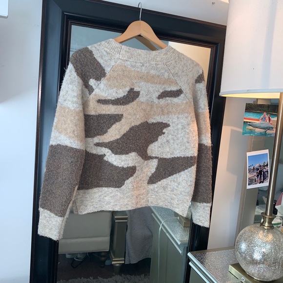 Moth sweater - Picture 4 of 7